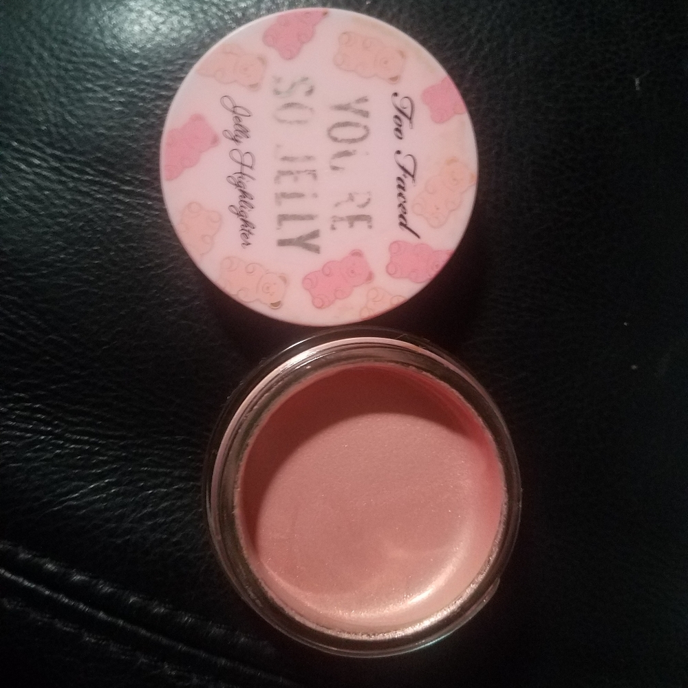 Too faced you're so jelly highlighter.